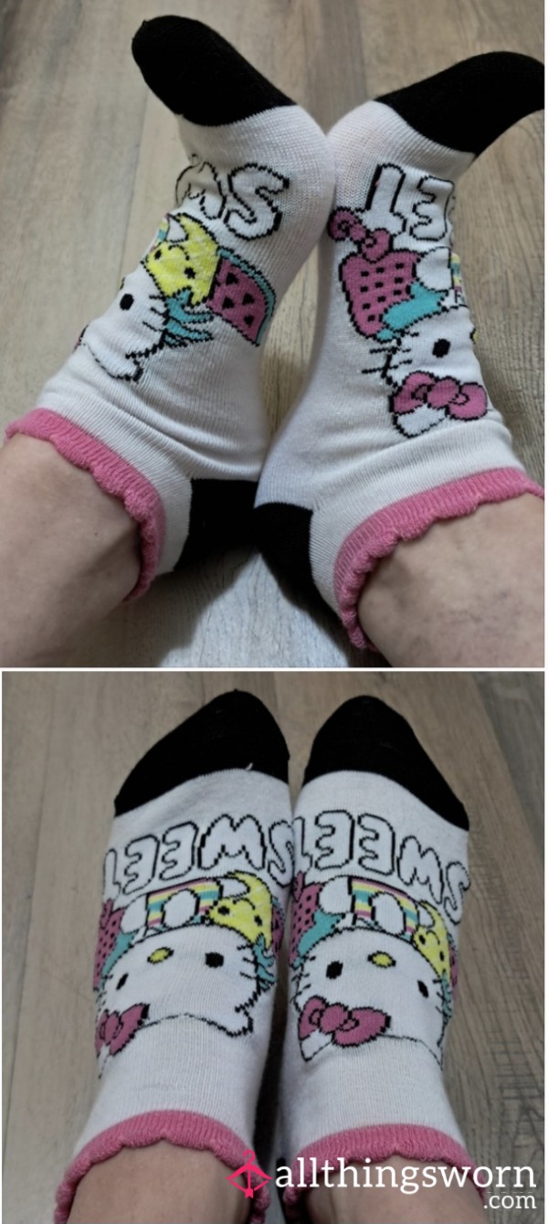 "SWEET" Hello Kitty Ankle Socks.  So Cute!