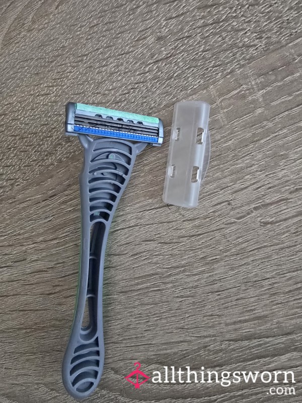 Sweet & Intimate Used Razor 🪒 Fresh From Shower Routine | Discreet Ship