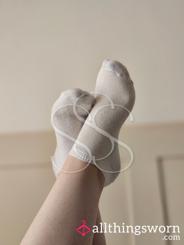 “Sweet & Subtle” – Plain White Ankle Socks