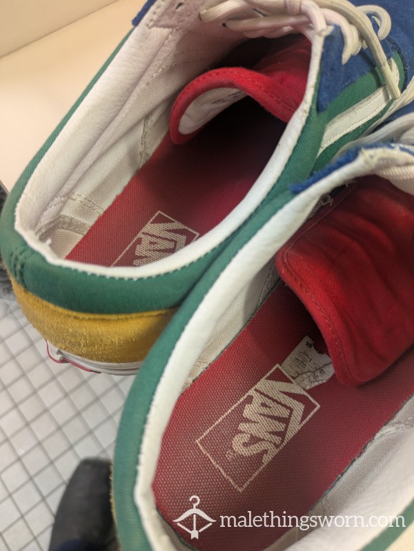Sz 10 Vans Yacht Club