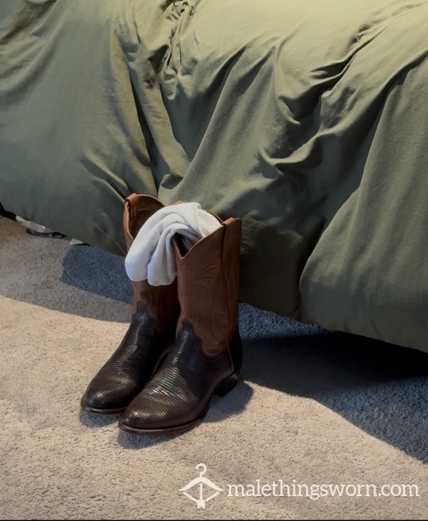 Taking Off My BOOTS After A Long Day SNIFFING MY SOCKS
