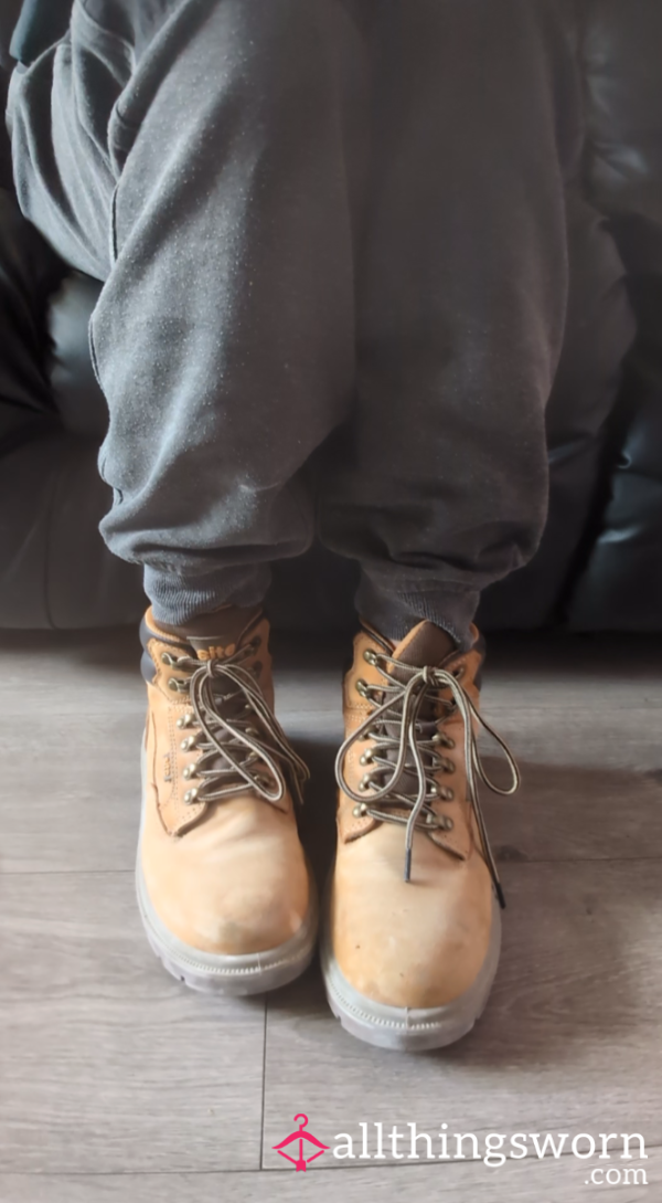 Taking Off My Boots After Work🥾