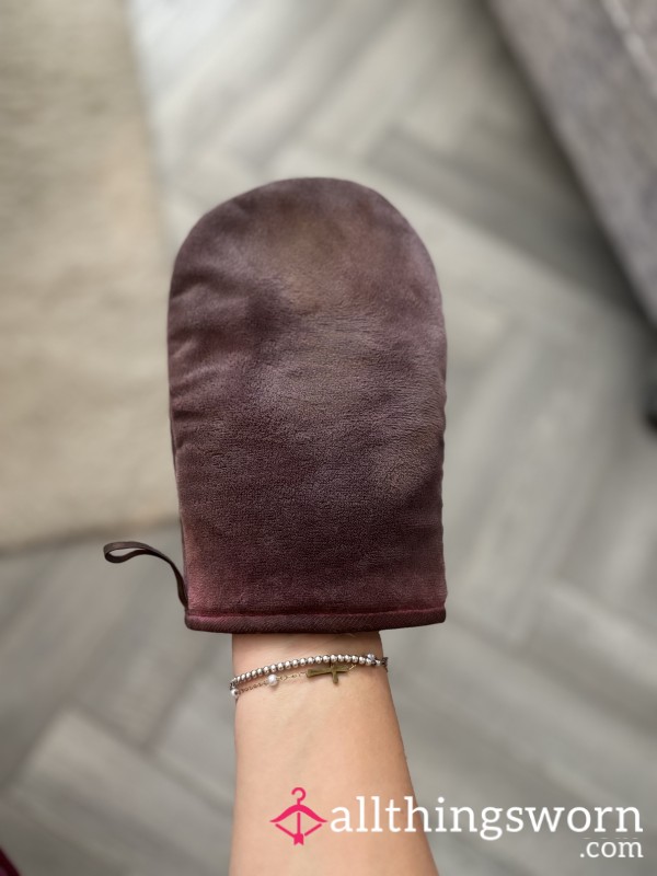 🖤BUY MY TAN GLOVE🖤