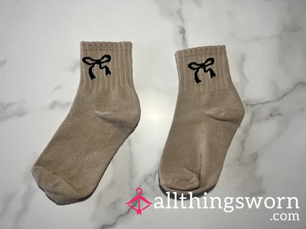 Tan/Nude Crew Socks W Black Bow (size 7)