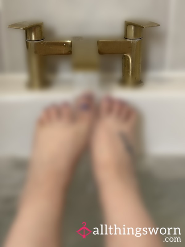 Tap Running Over My Toes, Feet Soaking In The Bath 💦 My Purple Painted Toes Begging To Be Worshiped, Which One Are You Sucking On First? 💜👅