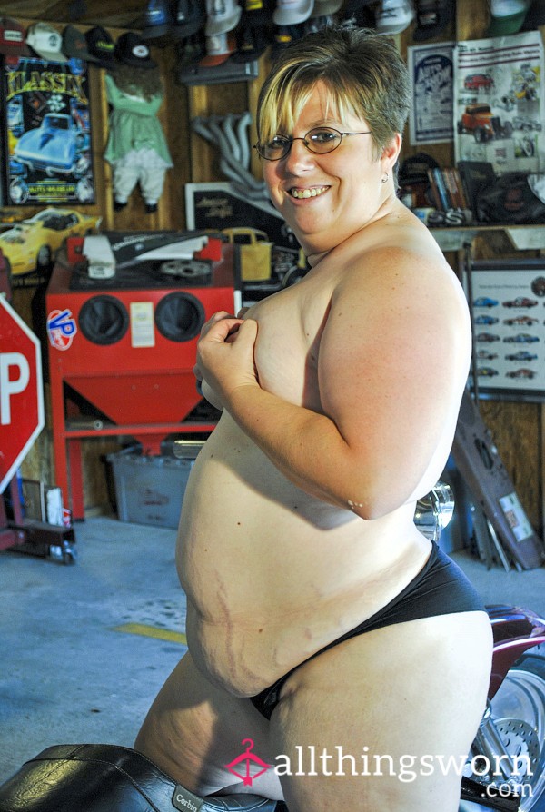 TarheelMilf's Bold And Unapologetic Nudes: A Raw And Real Experience