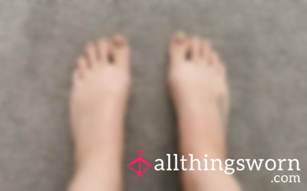 Tattooed Fresh Gold Pedi With High Arches. 😻