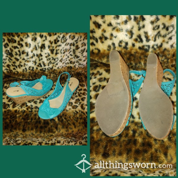 Teal Wedges With Bow