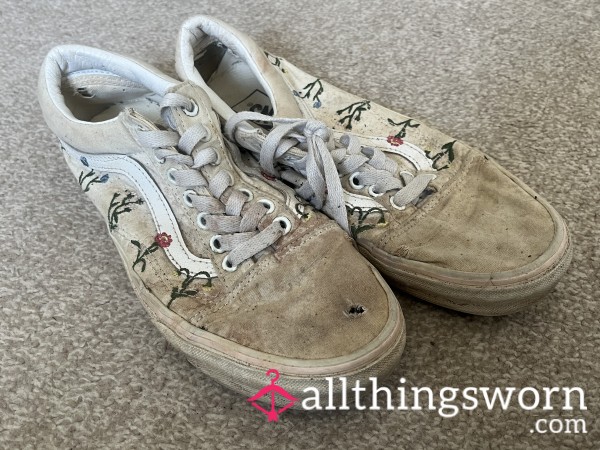 Teens Cute Well Worn Shoes