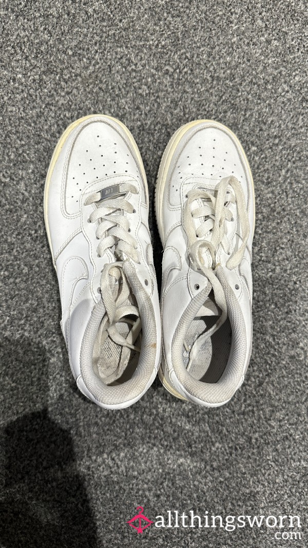 Tee’s White Nike Air Forces 🤍