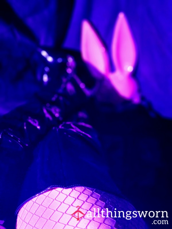 [Tease] Slow Shiny Patent Boot Tease - ASMR Close-up - Fingers Glide Over