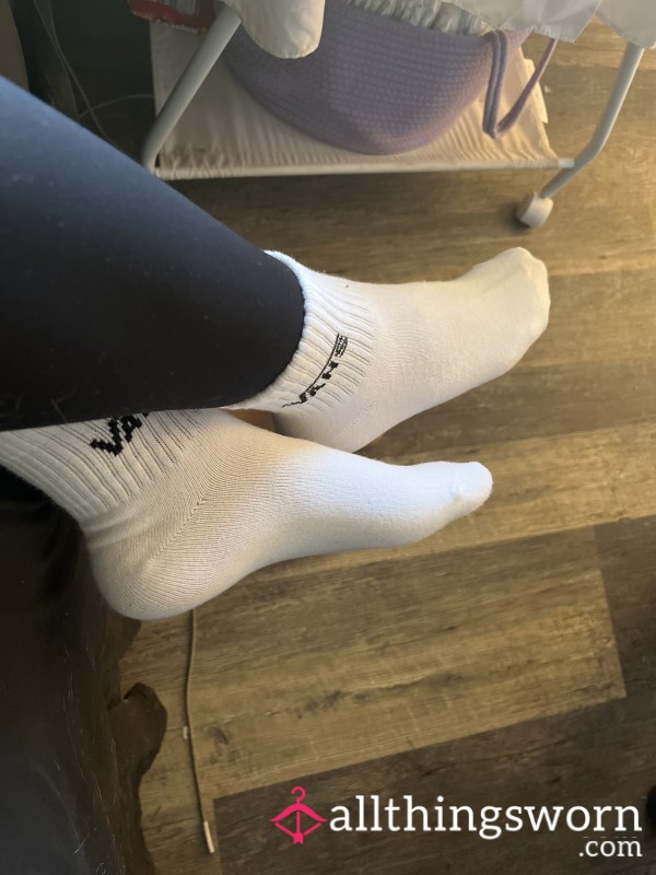 TGIF White Short Crew Vans Socks