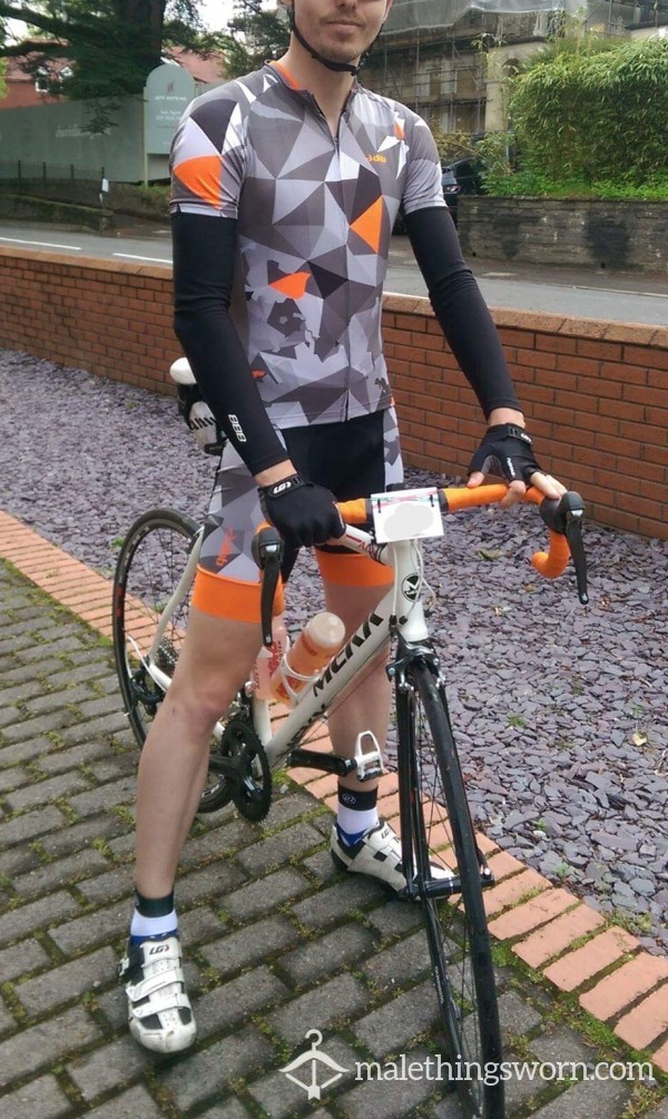 ⚡️The Bold Camo Cycling Kit Medium (arms Warmers Not Included)