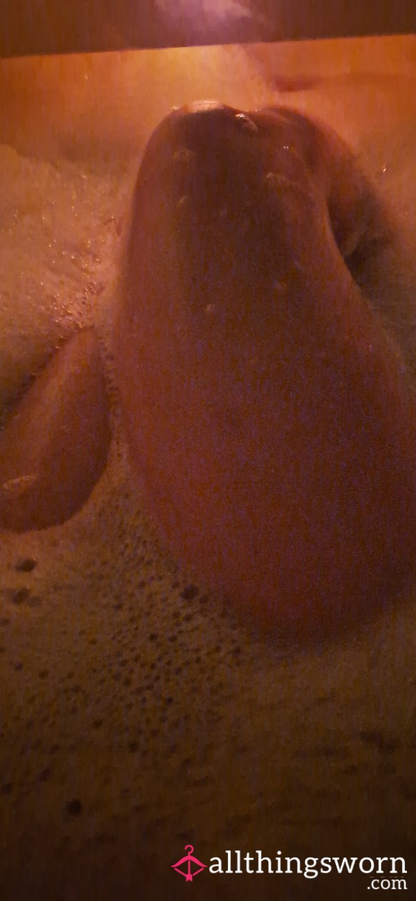 Candle Lit Bath And A Lil Look At 😺 🫧💦😈