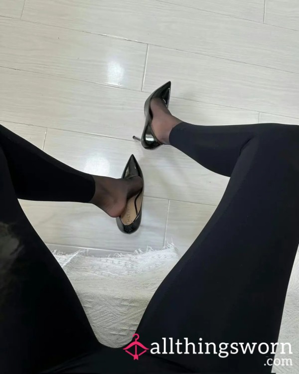 The Perfect Little Asian Gap, Wrapped In Tight Black Fabric. 🖤
