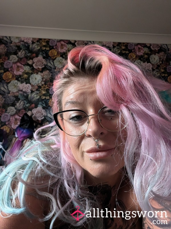 The Pose - Face And Feet