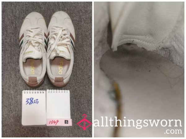 The Sneakers Of Chinese Flight Attendants For Daily Workouts.