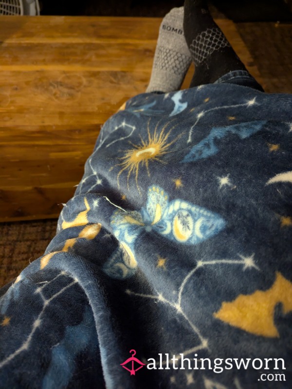 The Throw Blankets From My Favorite Cozy Couch