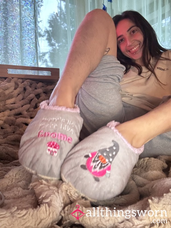THERES NO PLACE LIKE GNOME SLIPPERS