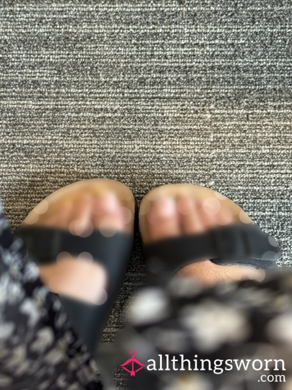 These Cute Little Tootsies Are Not Made For The Office Life 😪