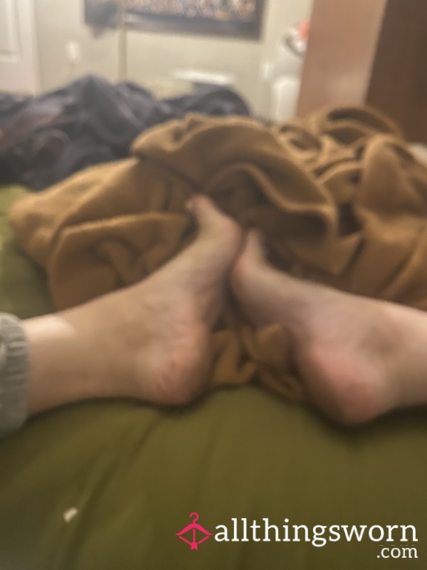 These Dirty A$$ Feet Shouldn’t Have Been Allowed In The Bed!!!
