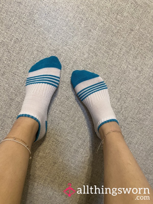Thick Athletic  White Ankle Socks W/ Blue Accent On Heel And Toes- 48 Hour Wear
