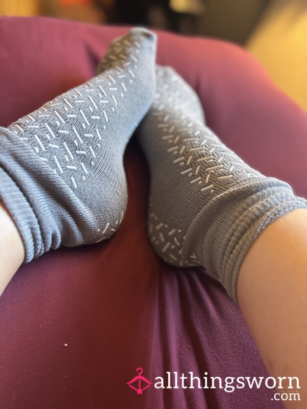Thick Gray Hosp*tal Socks With Grips