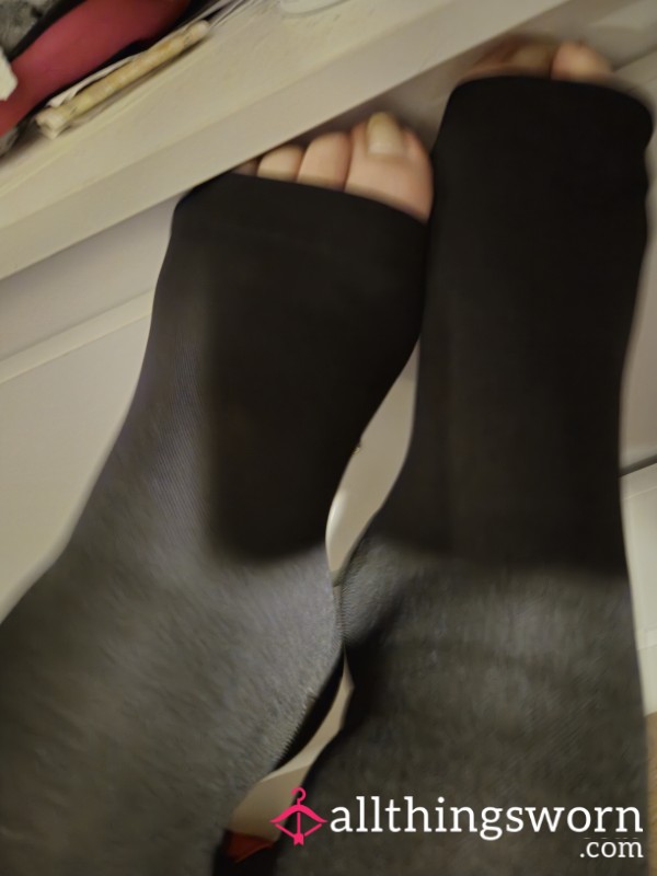 Thick Shiny Black Circulatory Holdups