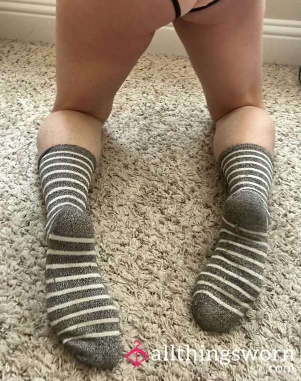 Thin Grey/white Mid Length Socks