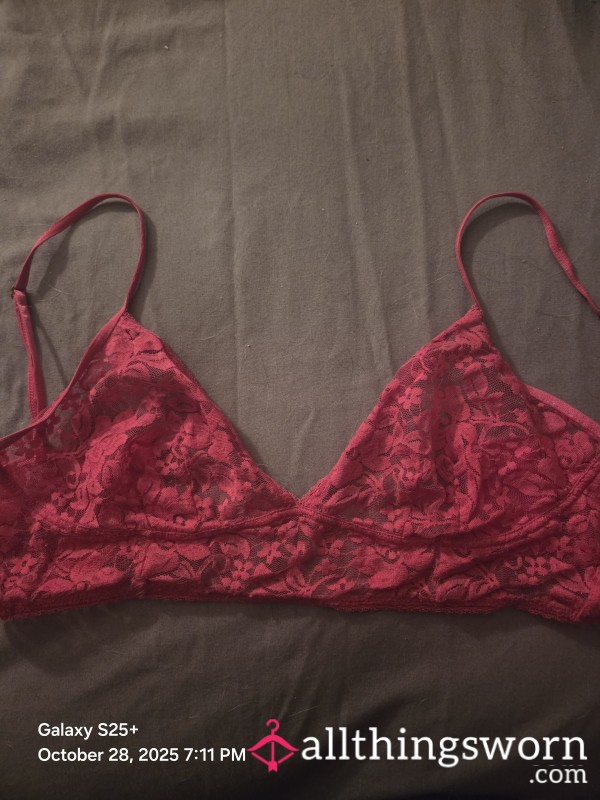 This Is Pink Bra That I Absolutely Love To Wear Is Love To Send You Pics Of Everything I Wear For A Little Extra This Is A Size M I Wear A 32 To A 36 B Depending Garments  It's Lacey So You C