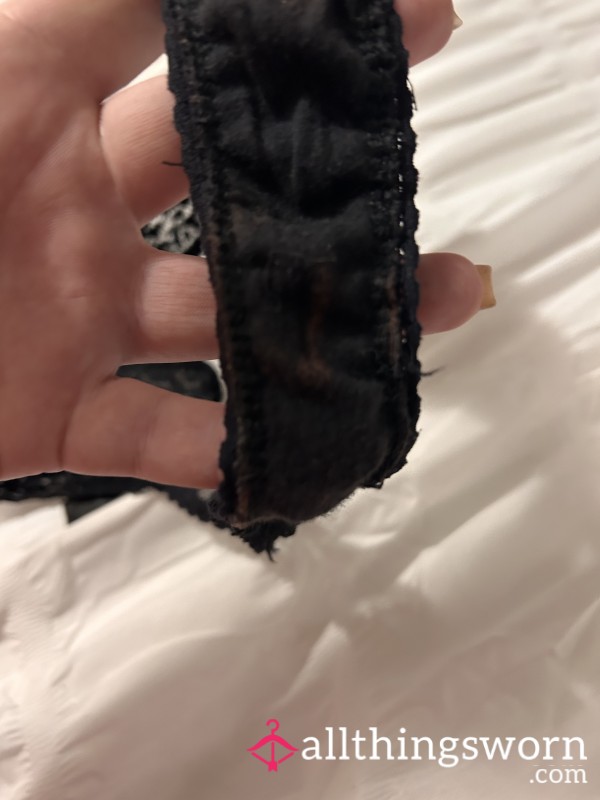 THIS OLD BLACK USED JUICY THONG WORN ALL DAY TODAY 😜