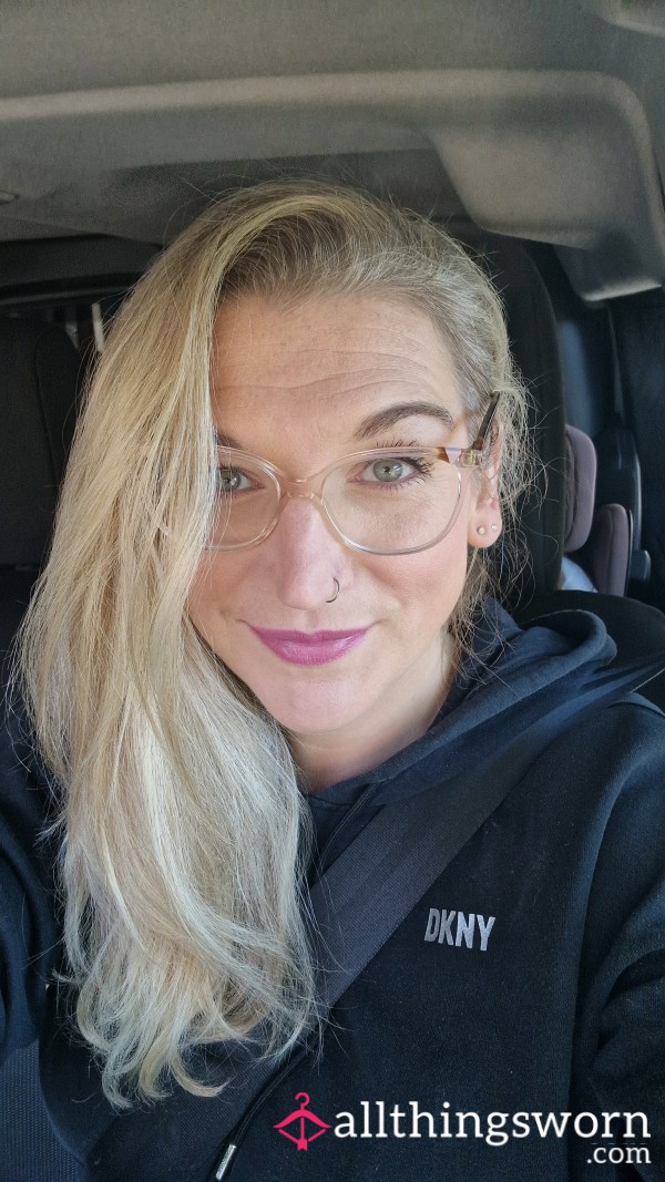This Queen Wants To Rate Your Pathetic D*ck