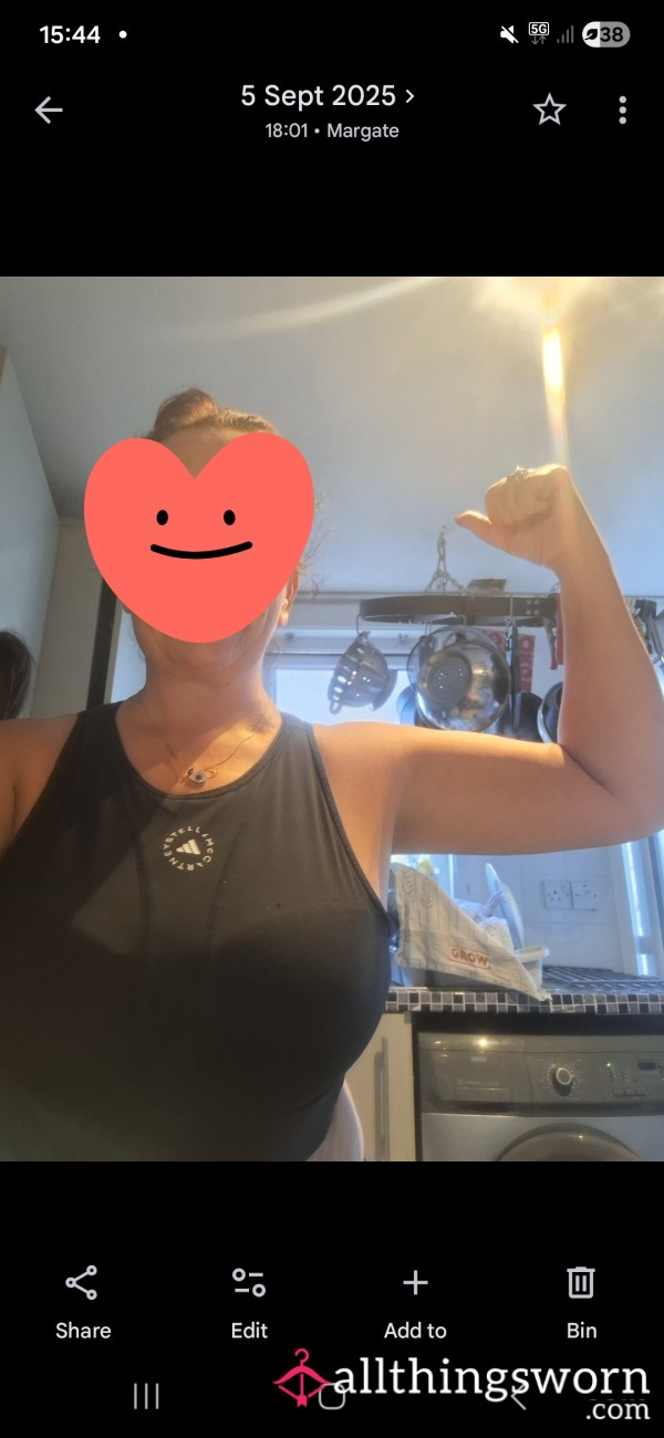 This Sports Bra Was Worn To The Gym The Other Day During My Workout. Nice And Warm And Naturally Worn After Exercise. Perfect If You Enjoy Genuine Gym-worn Items From A Mature UK Seller. Mess