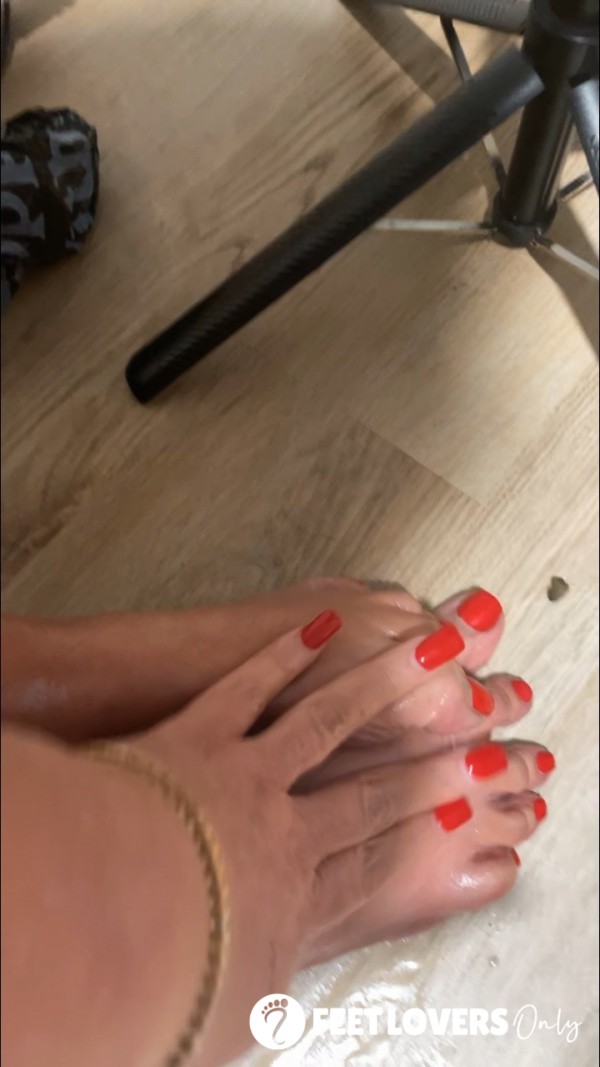 This Video Is Feet And Hands In C*m Lube And Oil Rubbing
