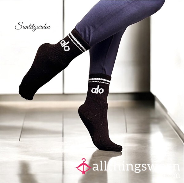 Throwback Barre Socks From Alo Yoga