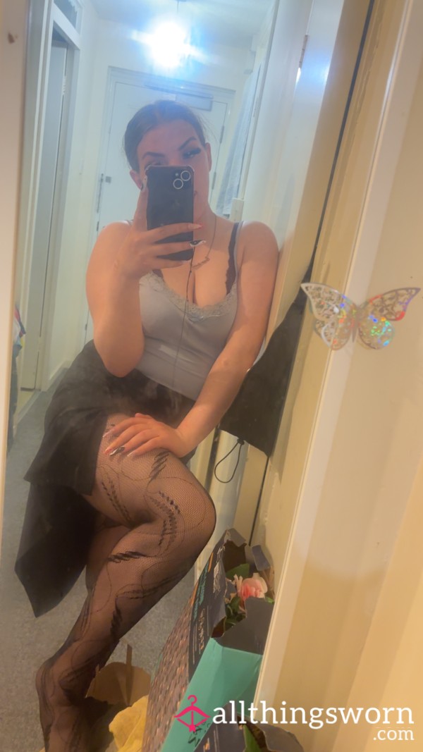 TIGHTS ND RIPPED SKIRT 😈
