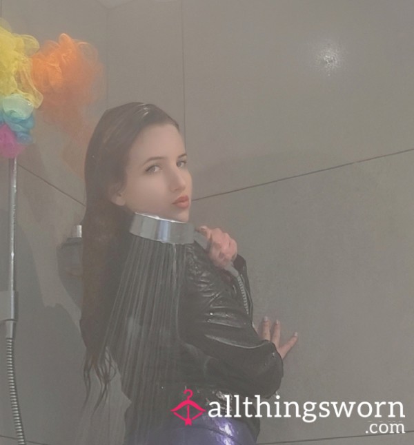 Pairadize Blue Leggings In The Shower