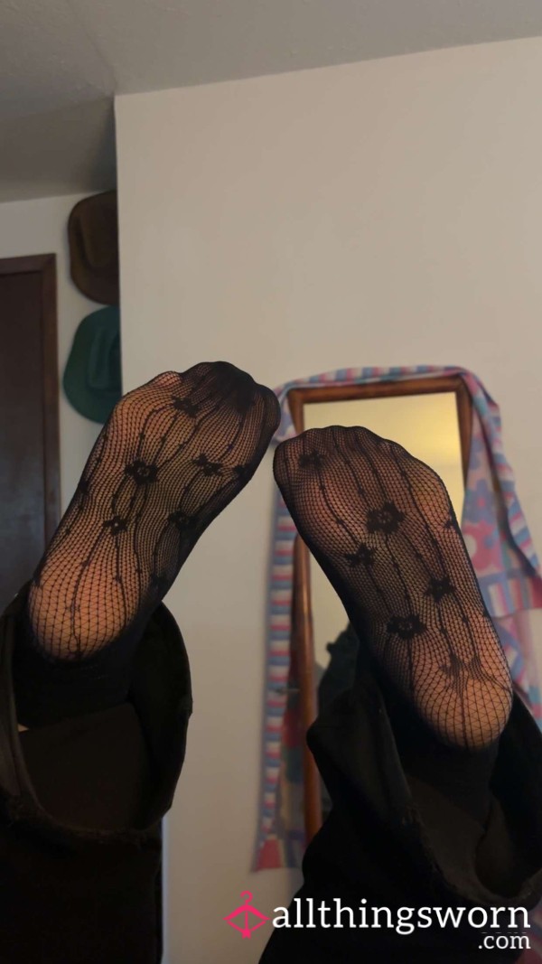 Tiny Toes In Lace