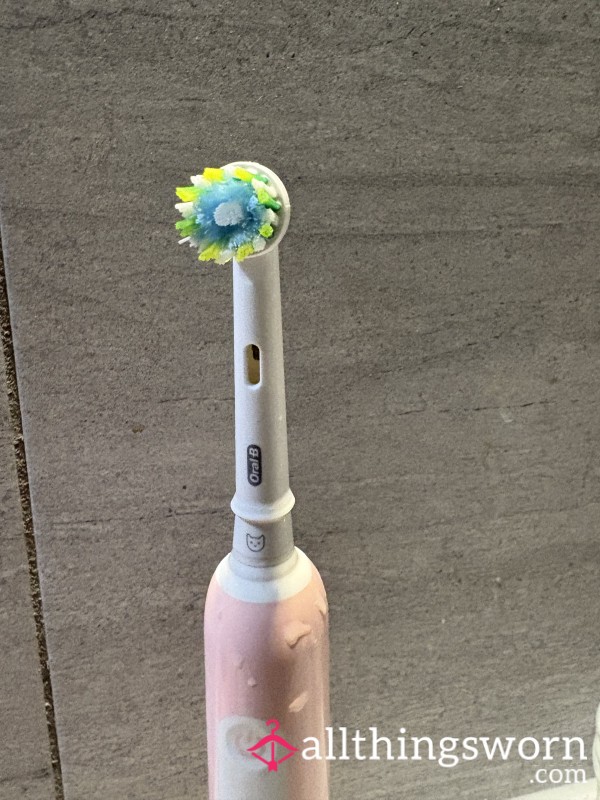 🪥 Used Or*l-B Toothbrush Head – Bratty, Minty, Mine 💗