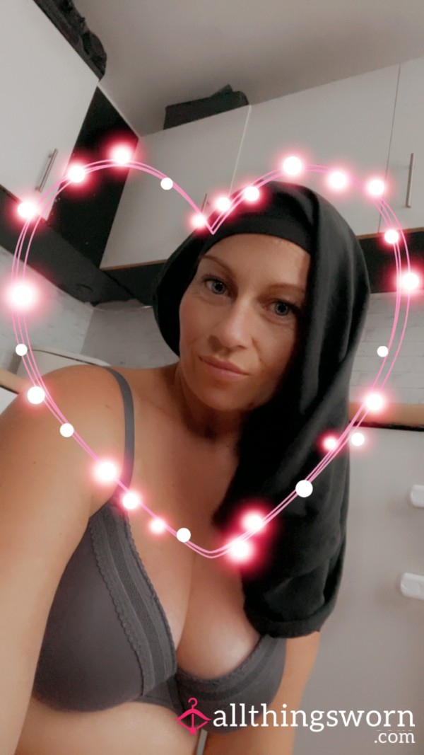 Titties /booty/ Feet /pu**y Pics/ Smelling Pics
