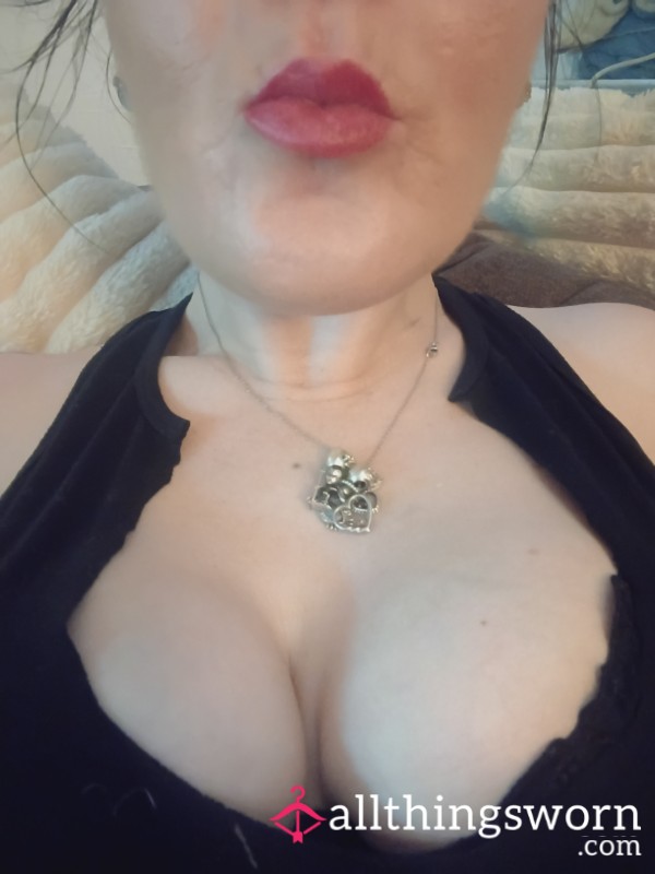 TITTIES BOUNCE