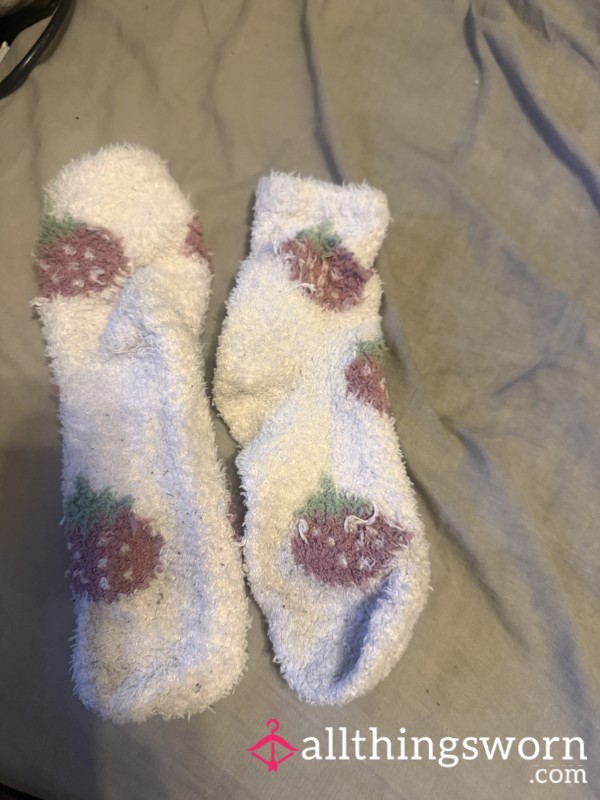 (To Be Worn) 24hrs Pink Strawberry Fluffy Socks