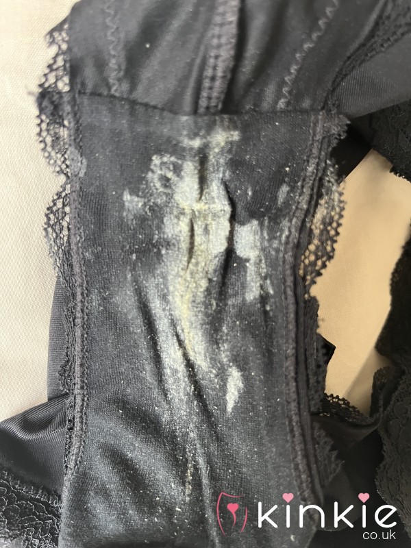 TODAY’S DIRTY BLACK FRILLY KNICKERS WORN FOR 48 HOURS MESSAGE ME FOR PICS 5 STAR ⭐ REVIEWS