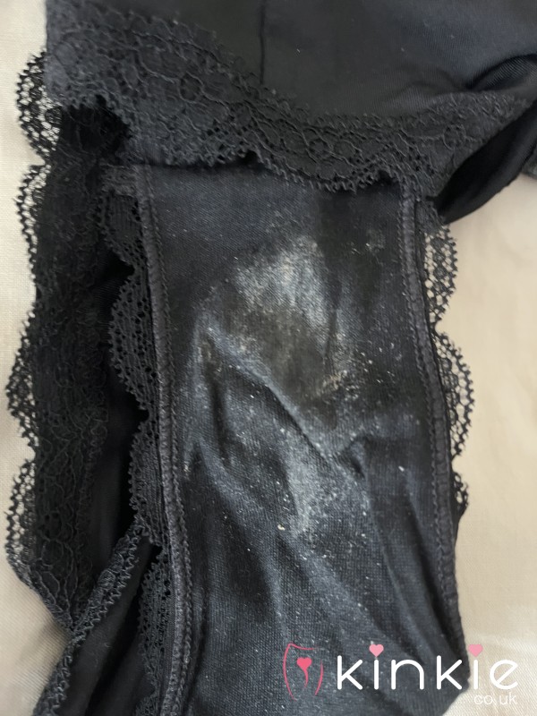 TODAY’S DIRTY BLACK FRILLY KNICKERS WORN FOR 48 HOURS MESSAGE ME FOR PICS 5 STAR ⭐ REVIEWS