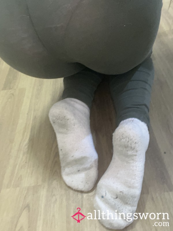 Today’s Worn Sweaty Fluffy Pink Socks