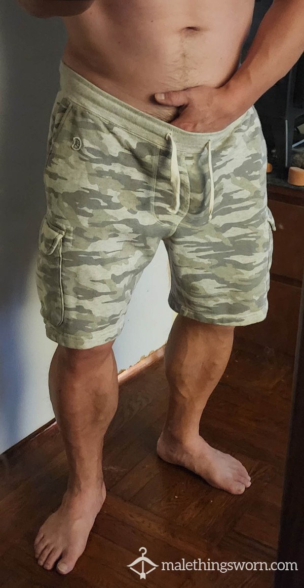 [SOLD] Todd Snyder Very Well-Worn Camo Cargo Shorts (L) Made In Canada