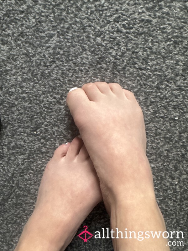 Toe Fluff Included 👅🦶🏻😉