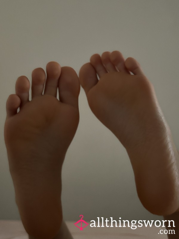 Toe Jam Cleaning And Foot Ma**age