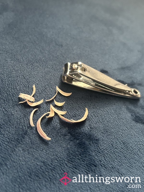 Toe Nail Clippings( French Tip💅🏼)