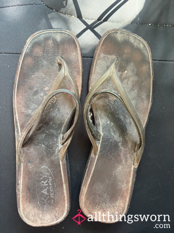 Toe Print Well Worn Women’s Flipflops 👣👣